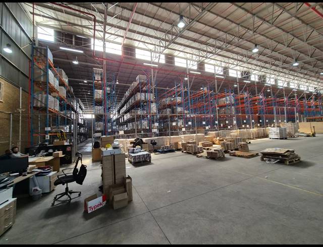 8,500M² WAREHOUSE FOR SALE IN LINBRO PARK